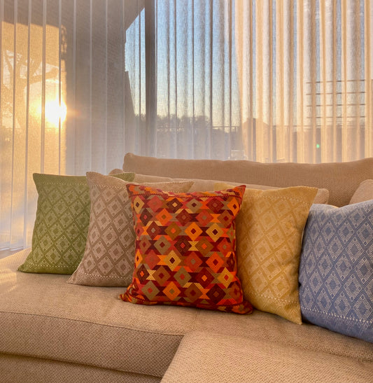 Livingroom with earthy tones cushions